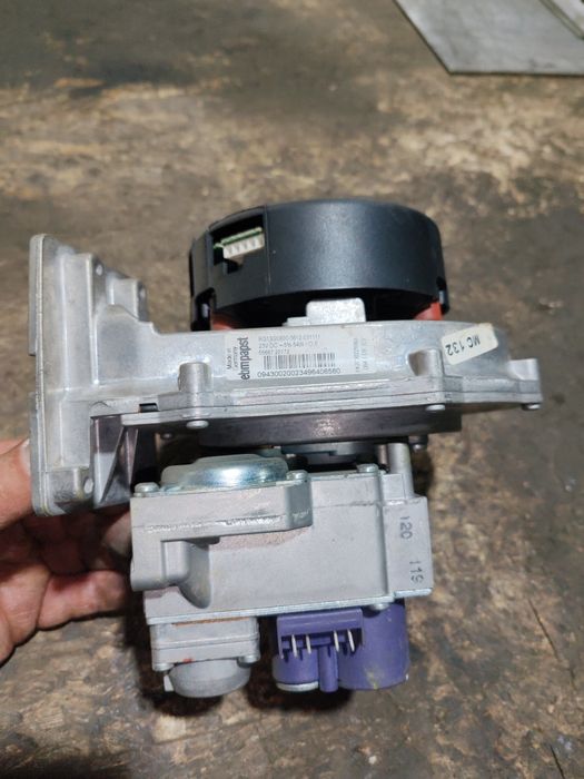 Ventilator centrala termica ebm papst RG130 cu vana gaz honeywell