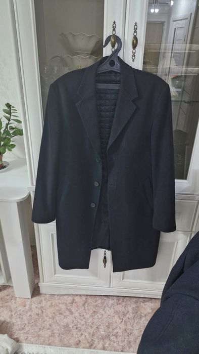 Прод.пальто.сост.хор.один.раз.одев.фир.турец.цв.чер.раз.52.цен.20.тыс.