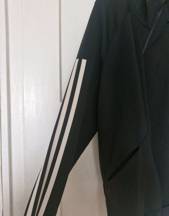 Суитчър Адидас, много запазен