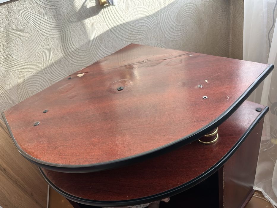 Продам угловой тумбо-стол