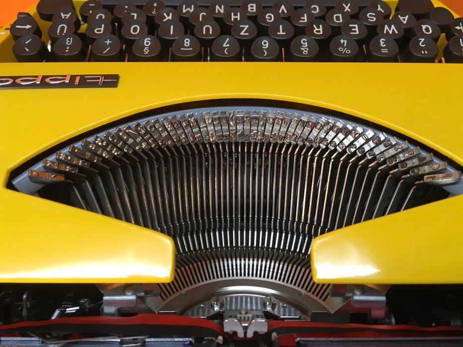 Пишеща Машина TRIUMPH TIPPA обслужена Латиница Qwertz Топ Състояние