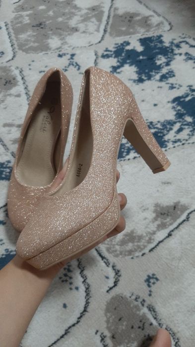 To'y marosimlar uchun ayollar tuflisi