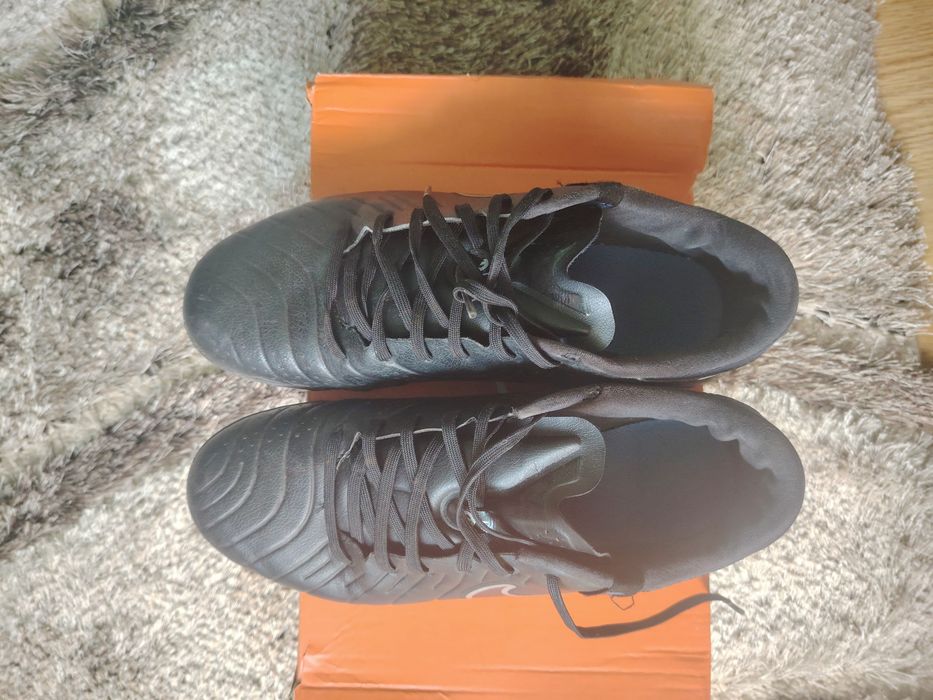 Vând papuci nike tiempo