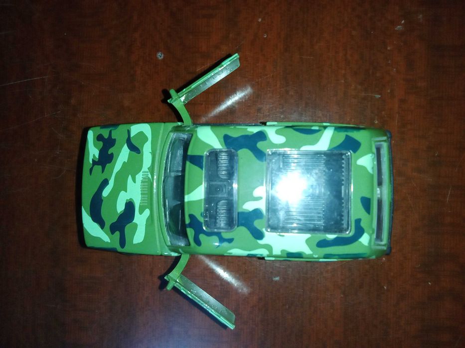 Niva modelka ideal holatda eshiklari ochiladi