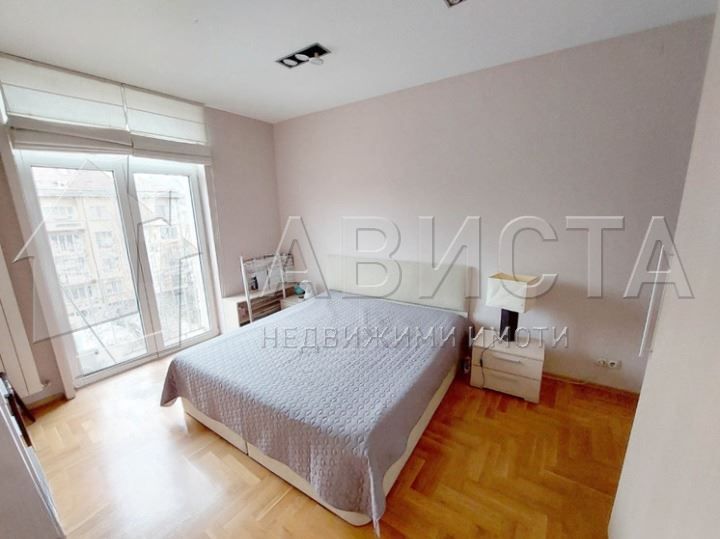 Дава се под наем Тристаен апартамент в София, Център - 81 кв.м за 850 € - Снимка #4