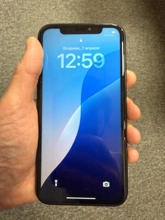 iPhone XR 128GB Black в отличном состоянии.