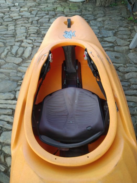 Продавам каяк  Pirahna S6 190