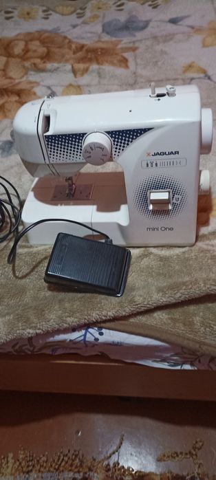 Продам швейную машинку