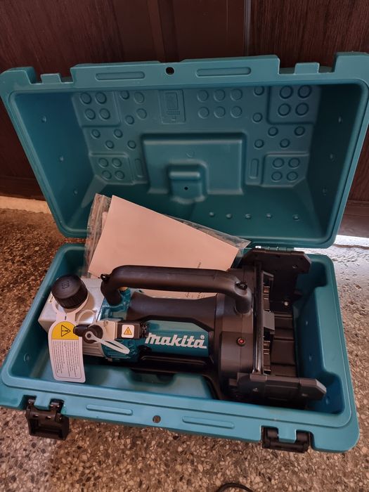 Акумулаторна вакуум помпа MAKITA DVP181ZK 18+18v