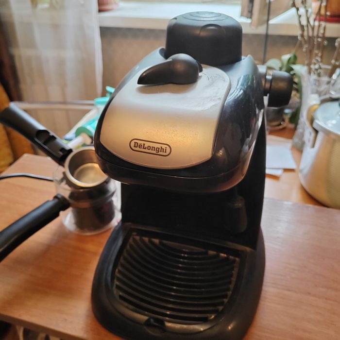 Продам кофемашинку Delonghi