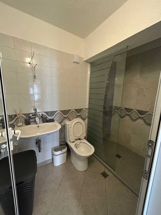 Тристаен апартамент под наем Банишора