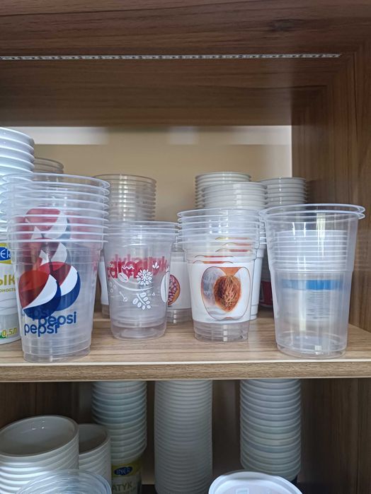 Одноразовый пластиковые стаканы, для холодного напитков.