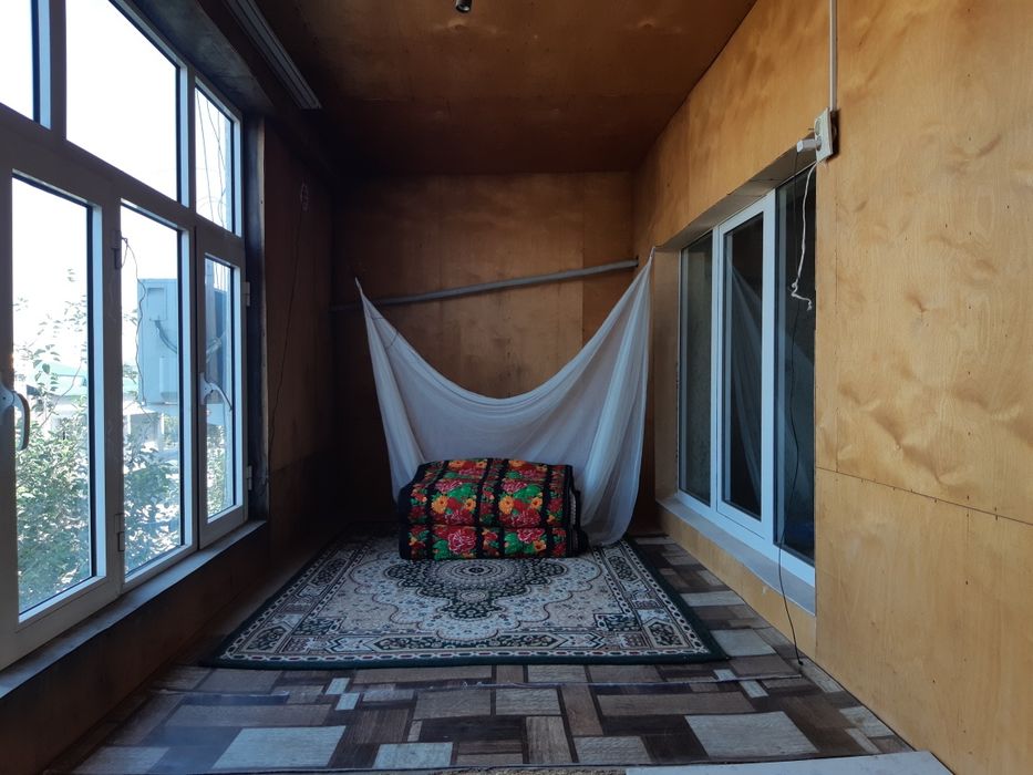 Квартира сотилад Термез центрдан 4этажка 3 хоналик