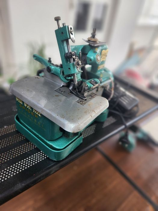 Overlok tikadigan moshina