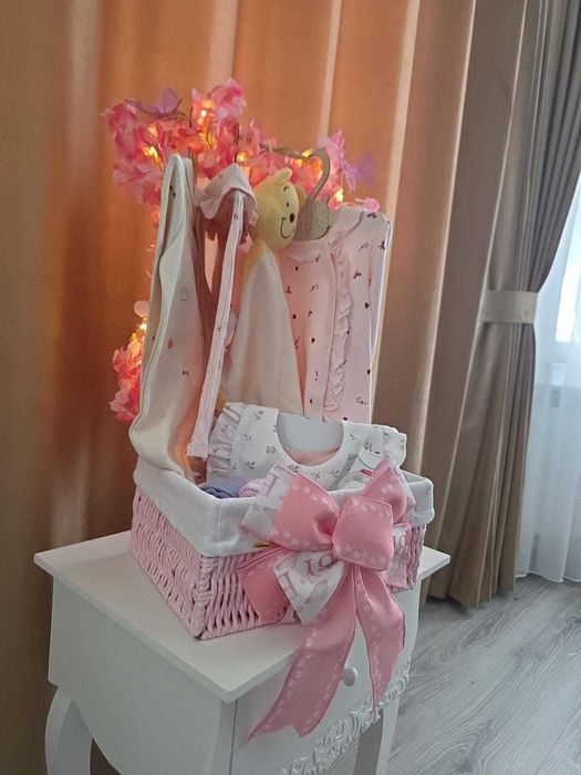 Cadouri pentru noi nascuti,fetite si baieti,cu preferinte,,personalizate sau nu,,culori vii,asortate,accesorii..etc
