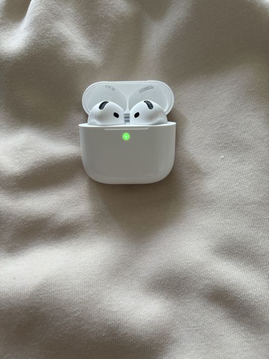 AirPods Generatia 4