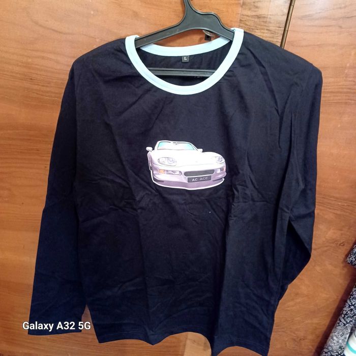 Продавам детски тениски с дълъг ръкав.