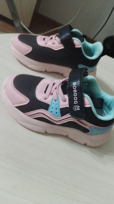 Продам кроссовки на девочку