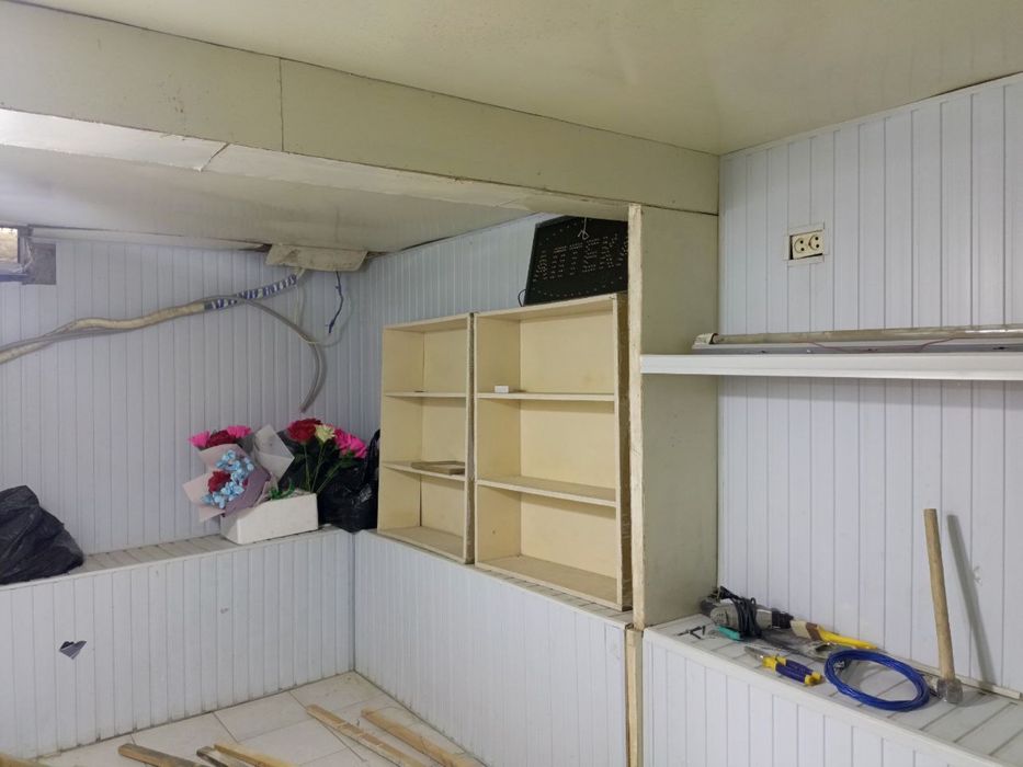 Дукон сотилади янги бозорда подвали хам бор !