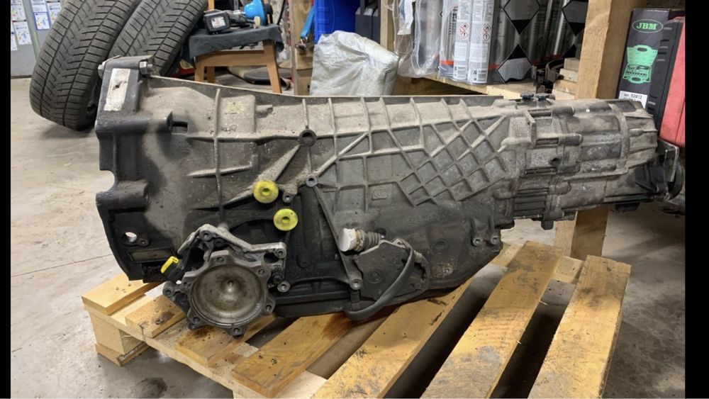 Придава се на части скоростна кутия Ауди А8 с код ECZ