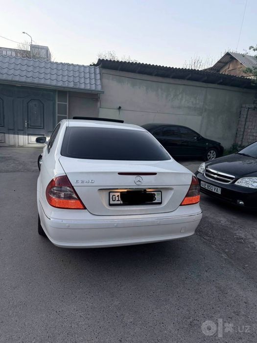 Mercedes-Benz E240