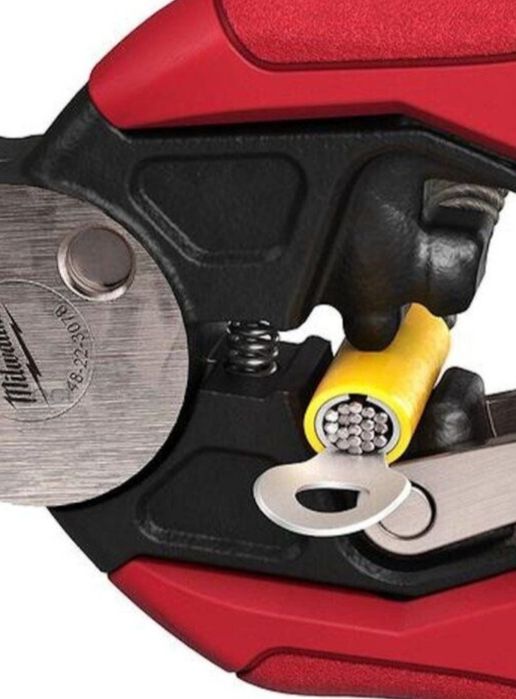 Комбинирани клещи Milwaukee 230мм 7/1