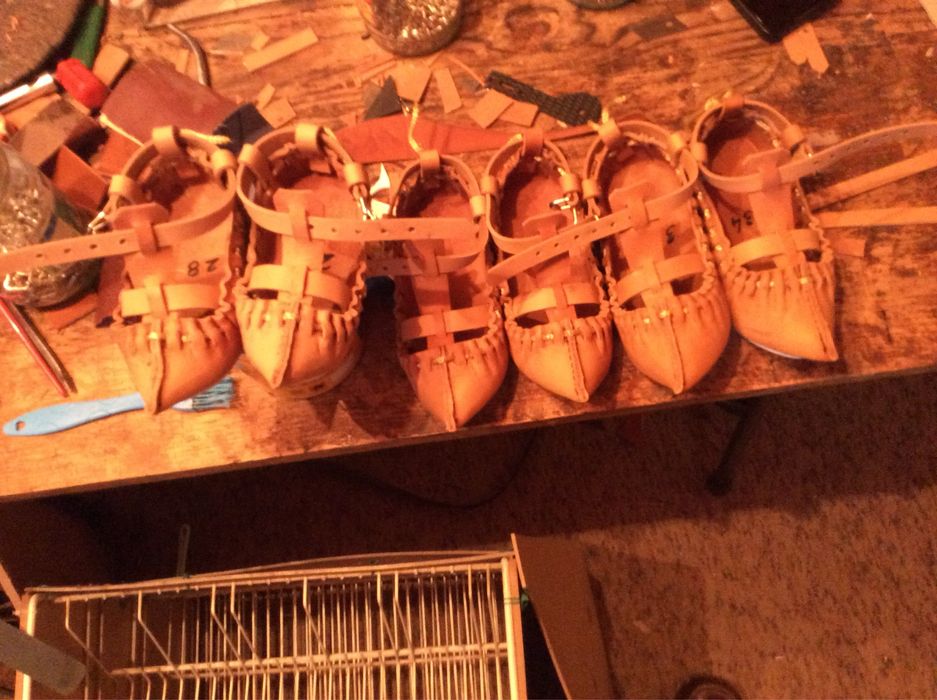 Ръчна изработка на цървули от италианска телешка кожа от 21 до 48 ном.