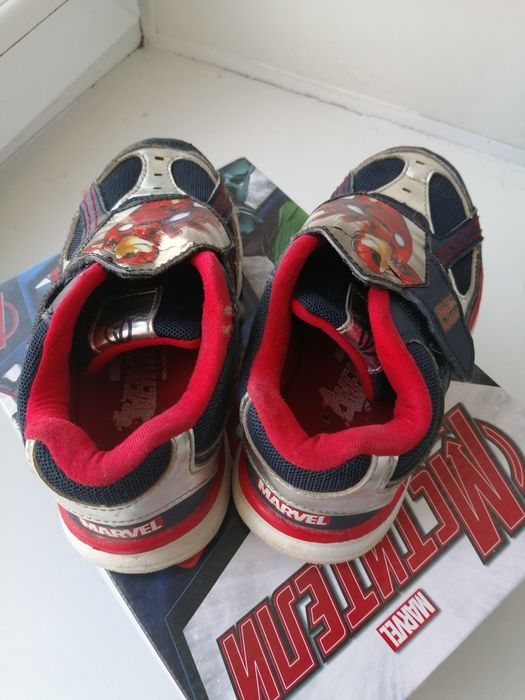 Кроссовки на мальчика.