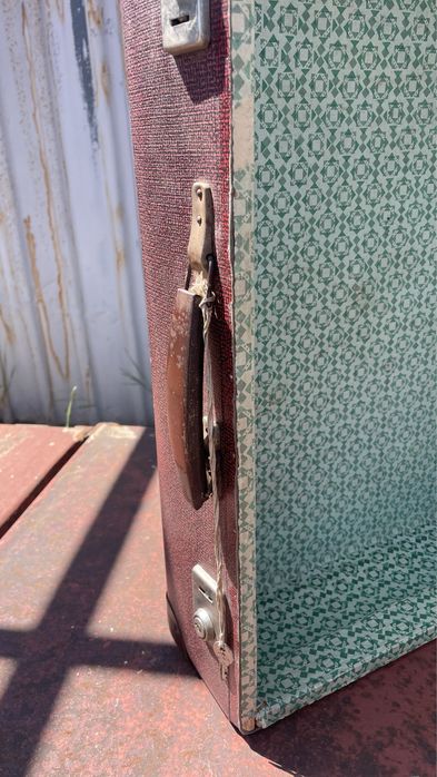 Продавам куфар