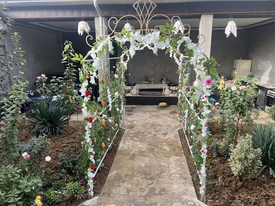 Uy hovli sotlad 2,5 sotik suv svet gaz  bemalol