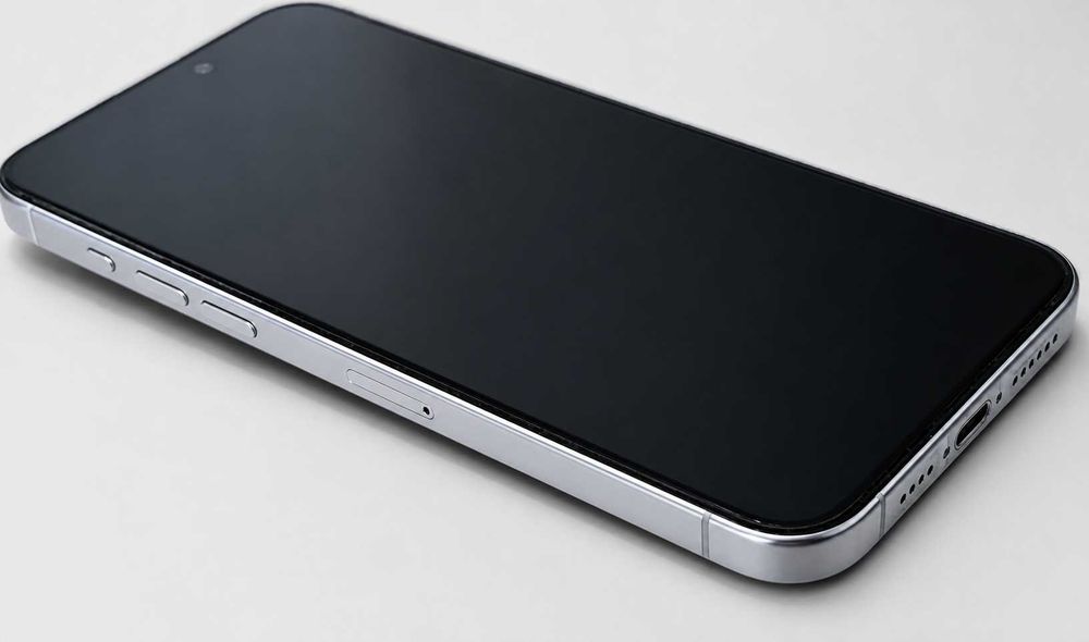 iPhone 15 Pro Max 256GB - White Titanium - гаранция към Istyle до 03.09.2026 / Като НОВ / Пълен комплект + Кейс