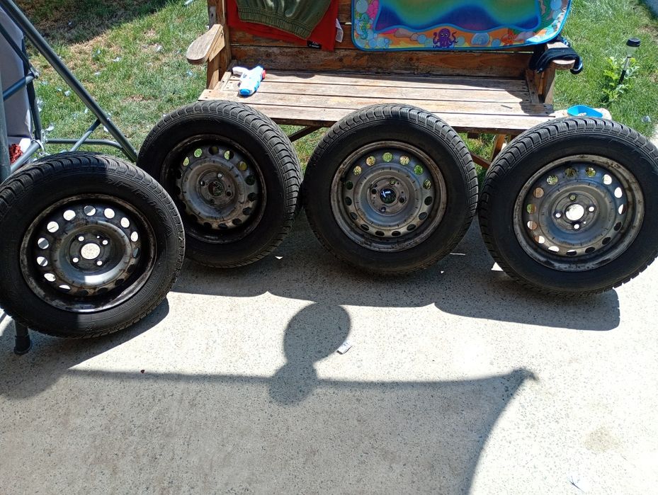 Jante echipate cu cauciucuri iarna