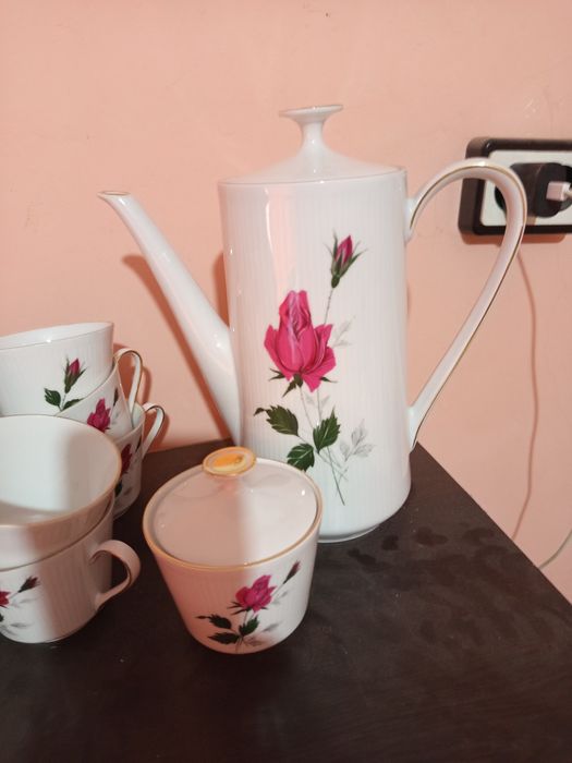 Немски сервиз за кафе 12 персона,без каничка за мляко