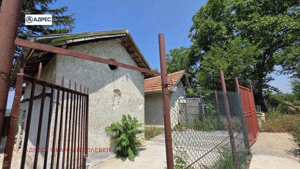 Продава се Къща в Плевен, м-т Стражата - 23 кв.м за 444 €/кв.м - Снимка #1