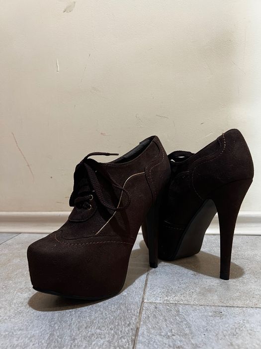 Обувки на платформа и висок ток