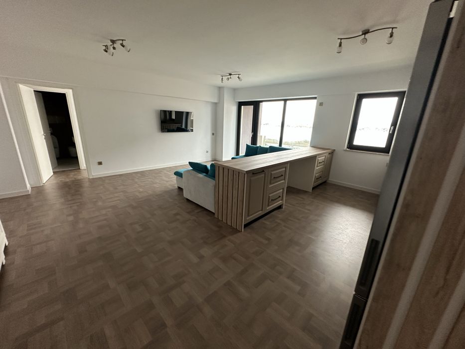 Vand apartament cu 3 camere NOU