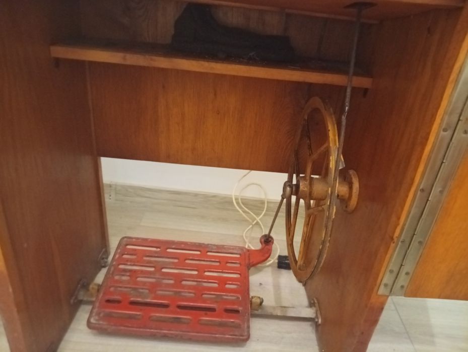 Mașină de cusut Veronica (Cugir) – Funcțională, Stare Impecabilă / Vintage