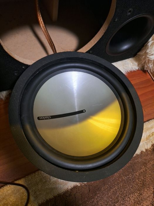 Продавам бас каса Clarion