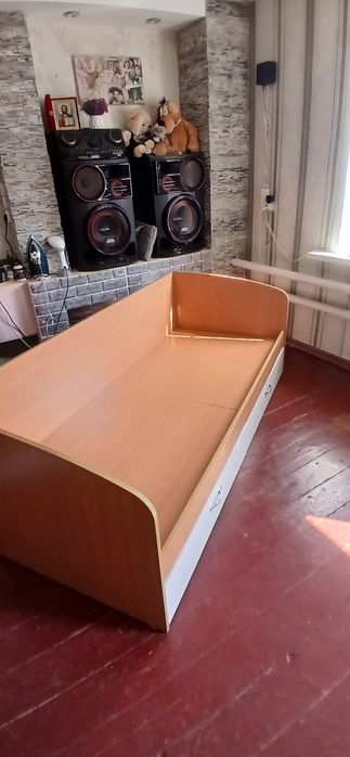 Продам кровать детскую.