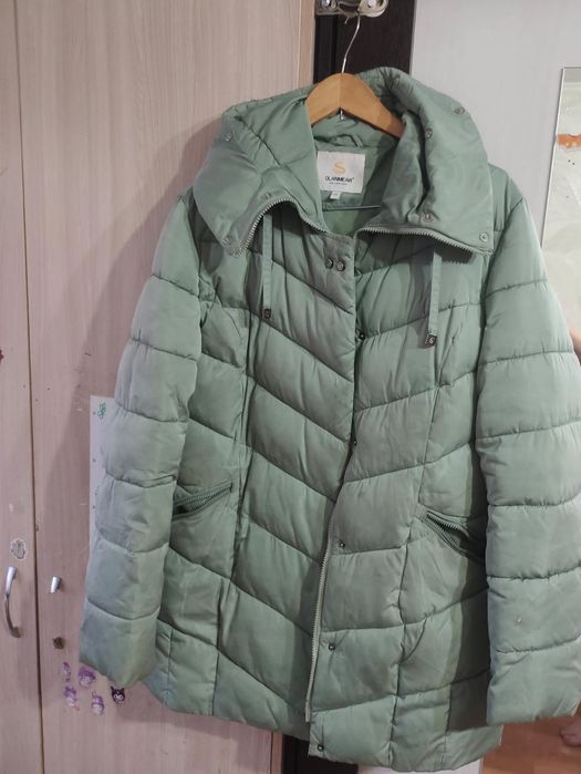 Куртки подростковые 2000тг до 50 размера некоторые.