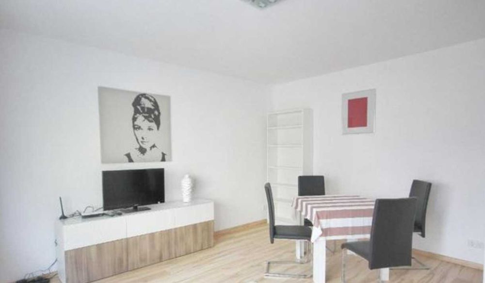 Дава се под наем Тристаен апартамент в Пловдив, Старият град - 90 кв.м за 255 € - Снимка #1