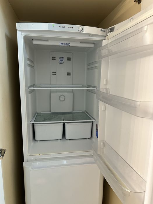 Продам холодильник Indesit