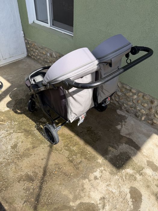 Количка за близнаци