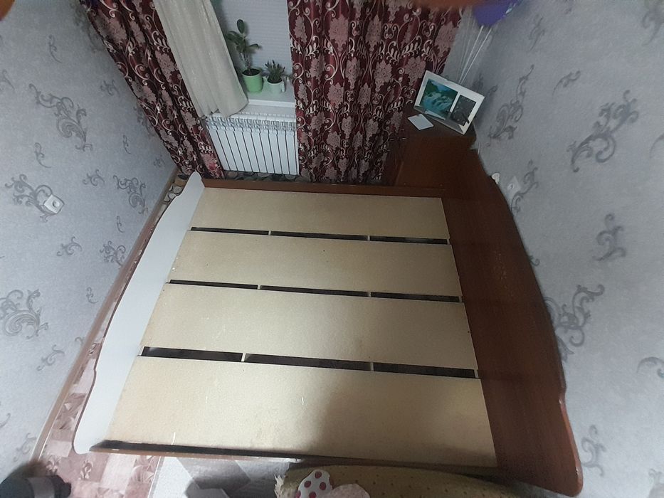 Продам  кровать двухспалка с матрасом