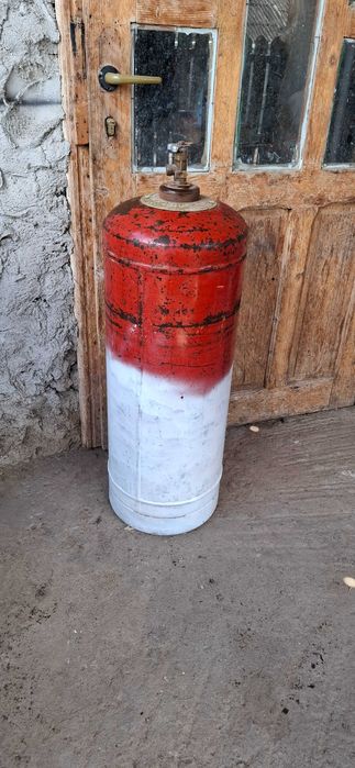 Vând butelie rusească