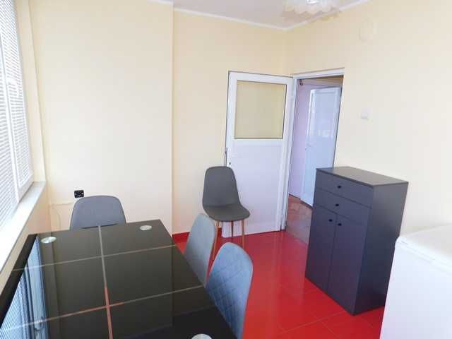 Дава се под наем Тристаен апартамент в Търговище, Център - 68 кв.м за 306 € - Снимка #6