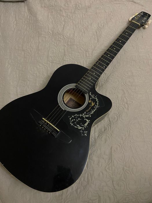 Продам гитару(акустика)