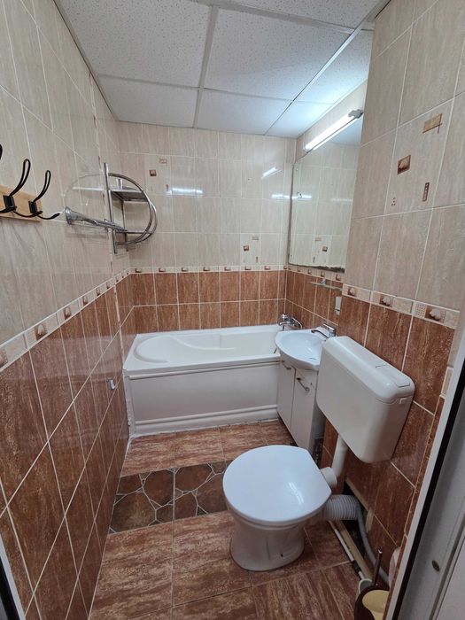 Inchiriez apartament decomandat 2 camere, Podul Ros