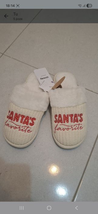 Papuci de casă. Perfecti  pentru a- ti  pastra  picioarele  relaxate.
