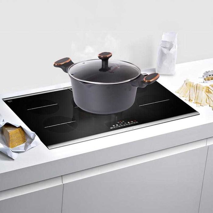 Голяма тенджера с капак 30.5 см подходяща за всички видове котлони